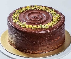 4 ile 6 kişilik kişilik Klasik sade çikolatalı fıstıklı yaş pasta Doğum günü pastası Siirt pasta